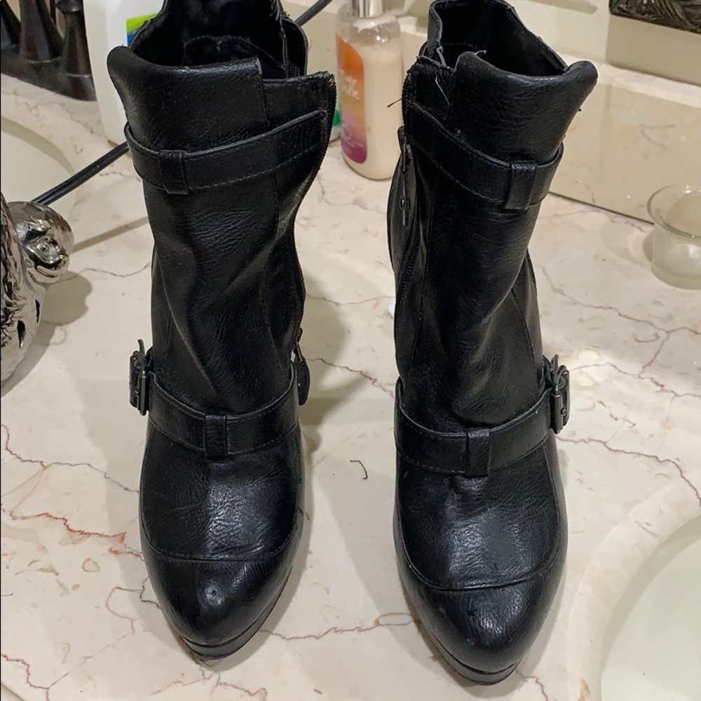 Used worn Vera Wang black boots